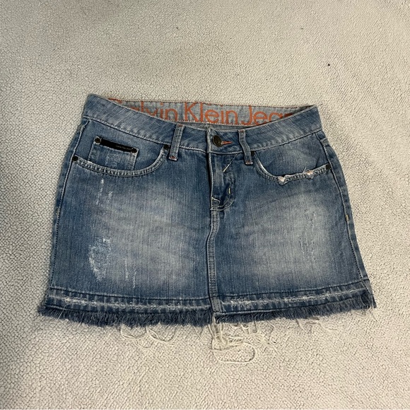 calvin klein mini skirt - Picture 3 of 4